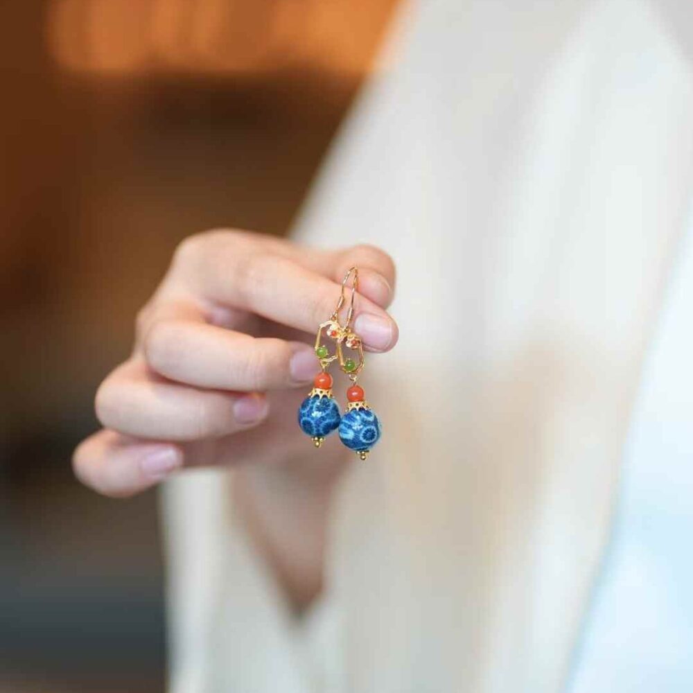 Coral Jade New Chinese Style "Window Paper-cut" Earrings - 图片 3