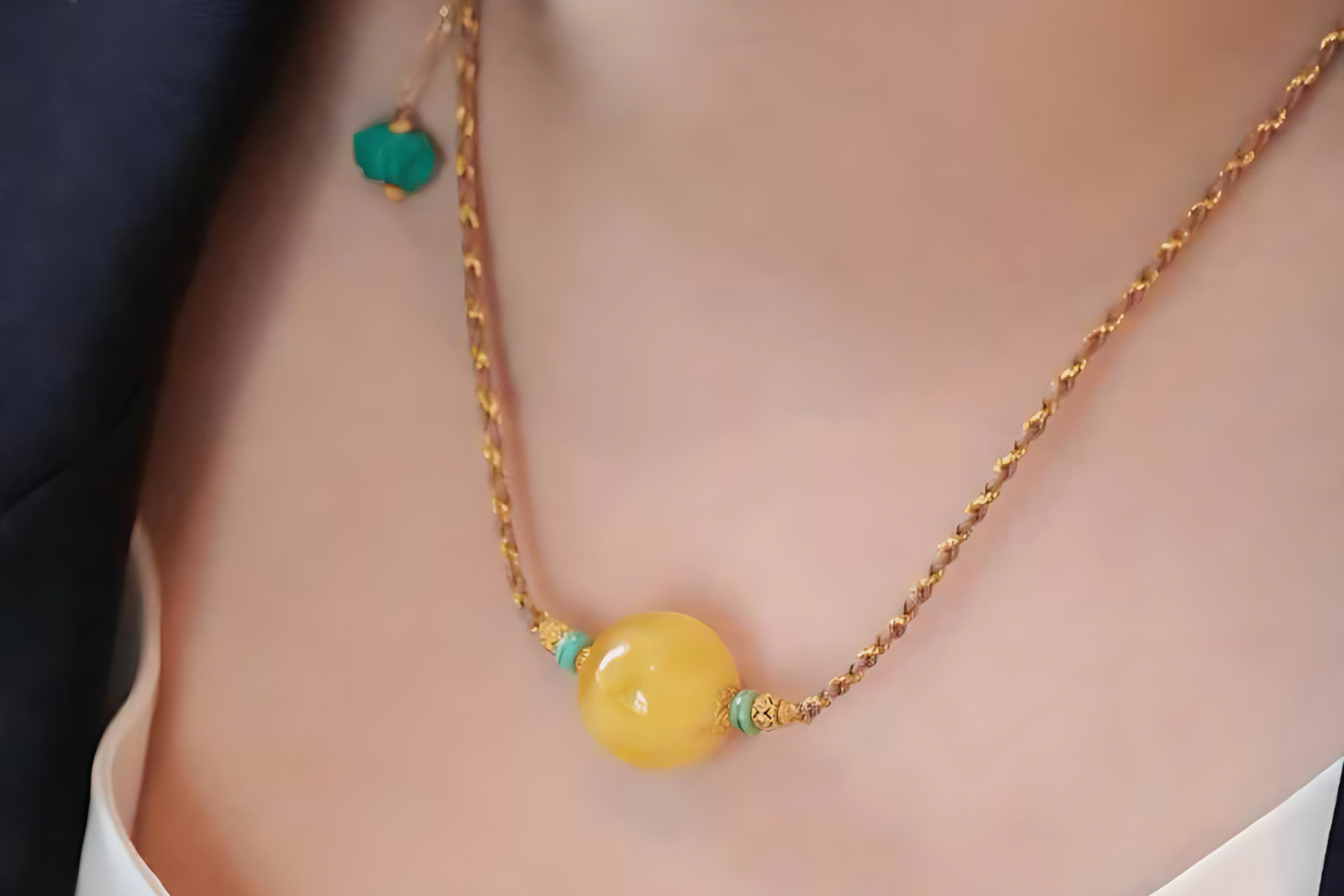 The warmth of time, the poetry of the neck: encounter the smart dance of ingenious beeswax braided rope and 18K gold turquoise The warmth of time, the poetry of the neck: encounter the smart dance of ingenious beeswax braided rope and 18K gold turquoise