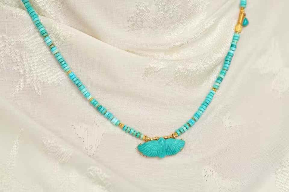 Your own artistic symbol: encounter the design turquoise V-shaped clavicle necklace Your own artistic symbol: encounter the design turquoise V-shaped clavicle necklace